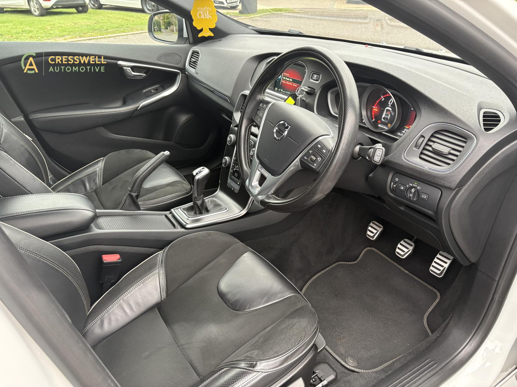 Volvo V40 2.0 D2 R-Design Nav Plus Hatchback 5dr Diesel Manual Euro 6 (s/s) (120 ps)