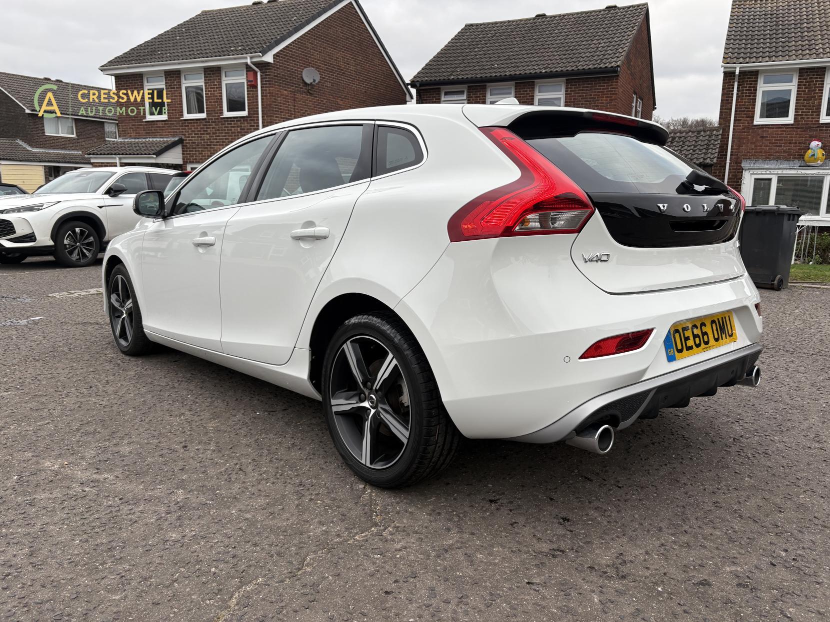 Volvo V40 2.0 D2 R-Design Nav Plus Hatchback 5dr Diesel Manual Euro 6 (s/s) (120 ps)