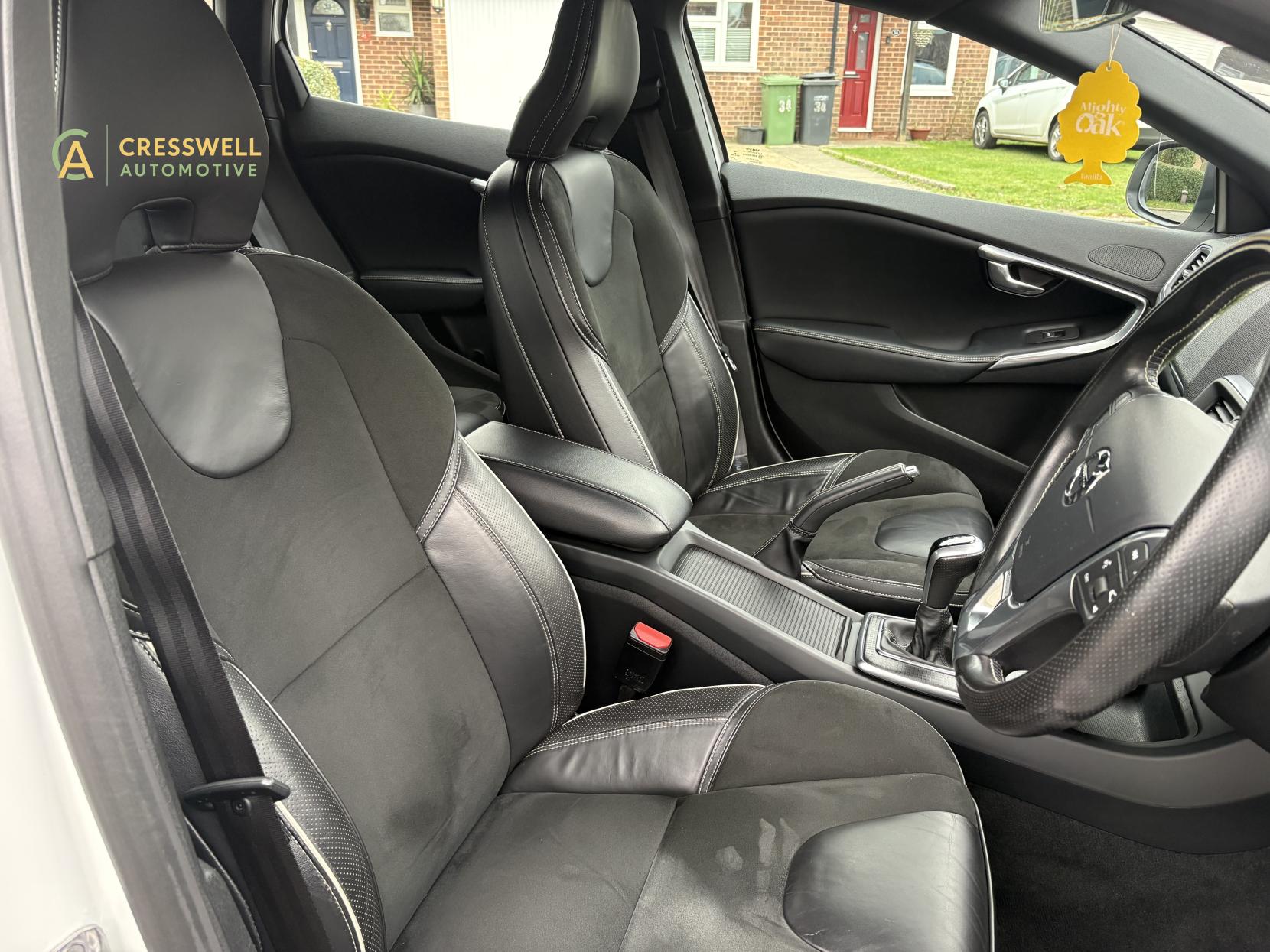 Volvo V40 2.0 D2 R-Design Nav Plus Hatchback 5dr Diesel Manual Euro 6 (s/s) (120 ps)