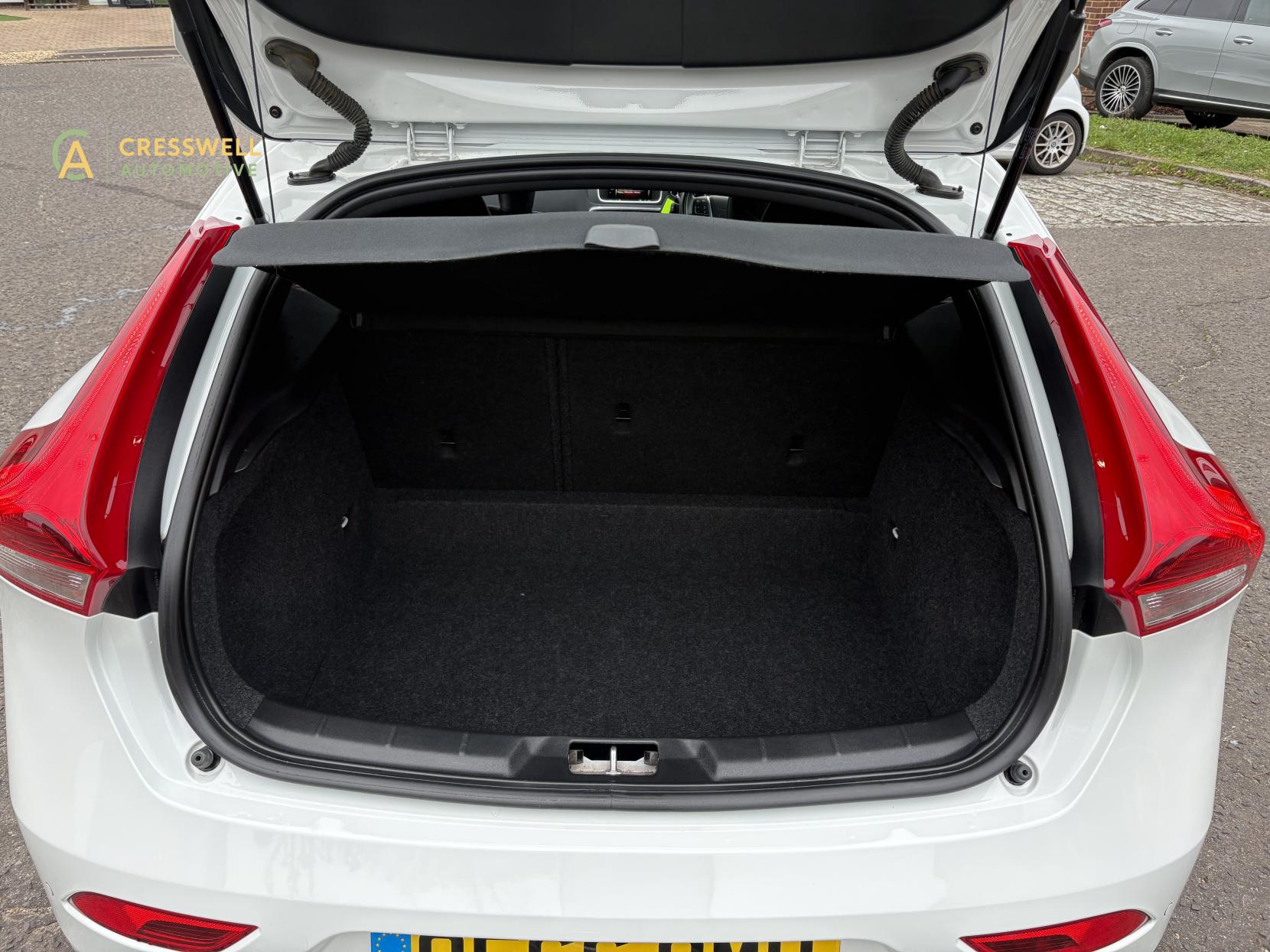 Volvo V40 2.0 D2 R-Design Nav Plus Hatchback 5dr Diesel Manual Euro 6 (s/s) (120 ps)