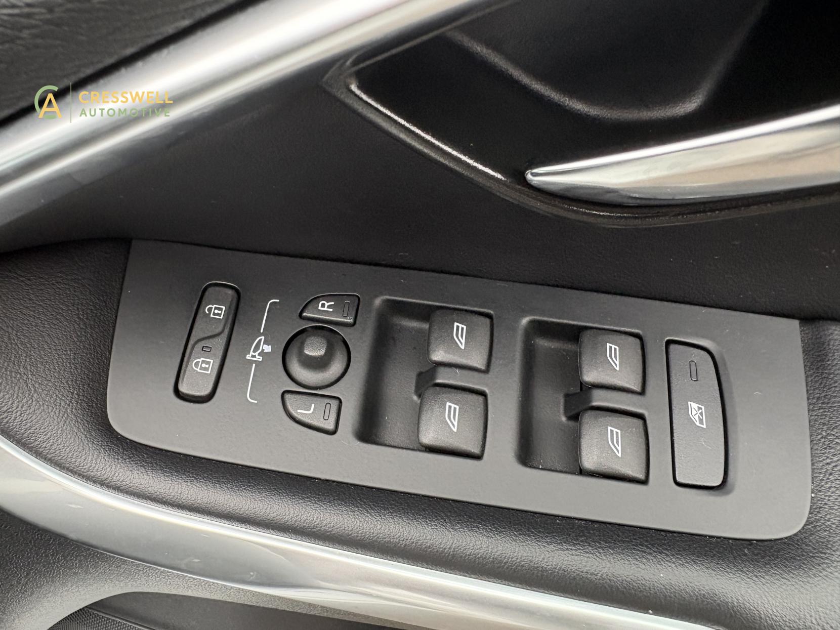 Volvo V40 2.0 D2 R-Design Nav Plus Hatchback 5dr Diesel Manual Euro 6 (s/s) (120 ps)