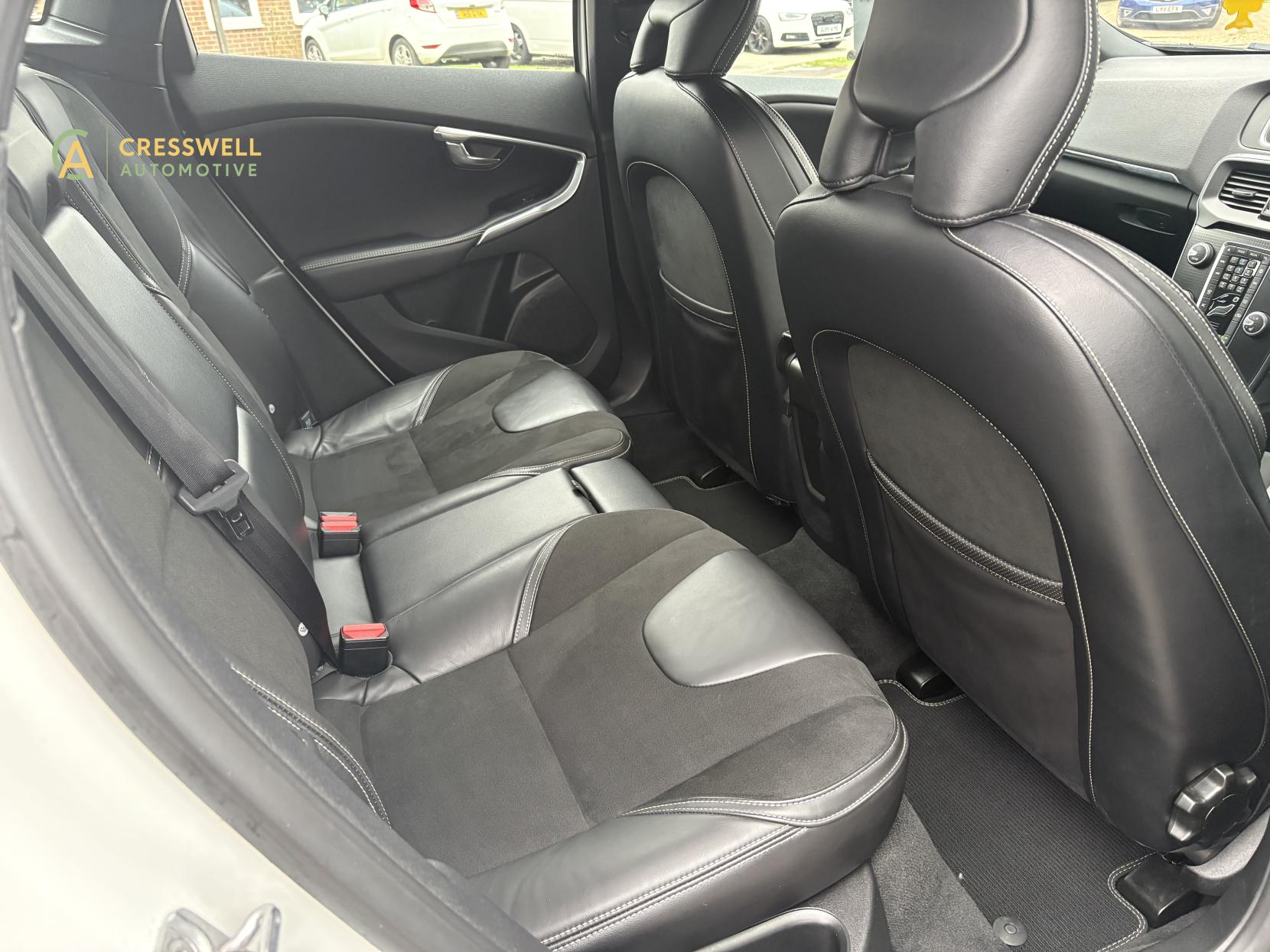 Volvo V40 2.0 D2 R-Design Nav Plus Hatchback 5dr Diesel Manual Euro 6 (s/s) (120 ps)