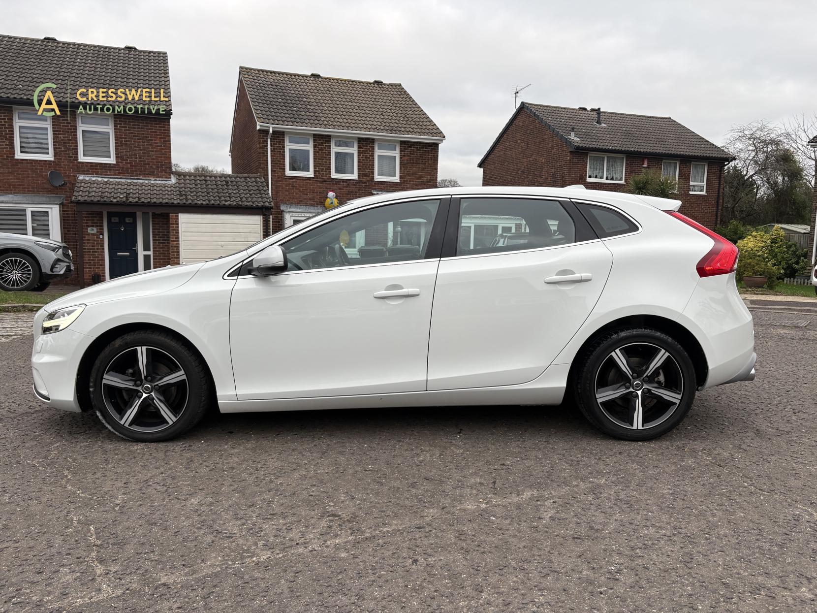 Volvo V40 2.0 D2 R-Design Nav Plus Hatchback 5dr Diesel Manual Euro 6 (s/s) (120 ps)