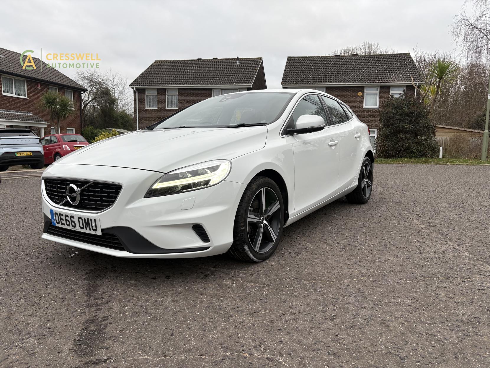 Volvo V40 2.0 D2 R-Design Nav Plus Hatchback 5dr Diesel Manual Euro 6 (s/s) (120 ps)