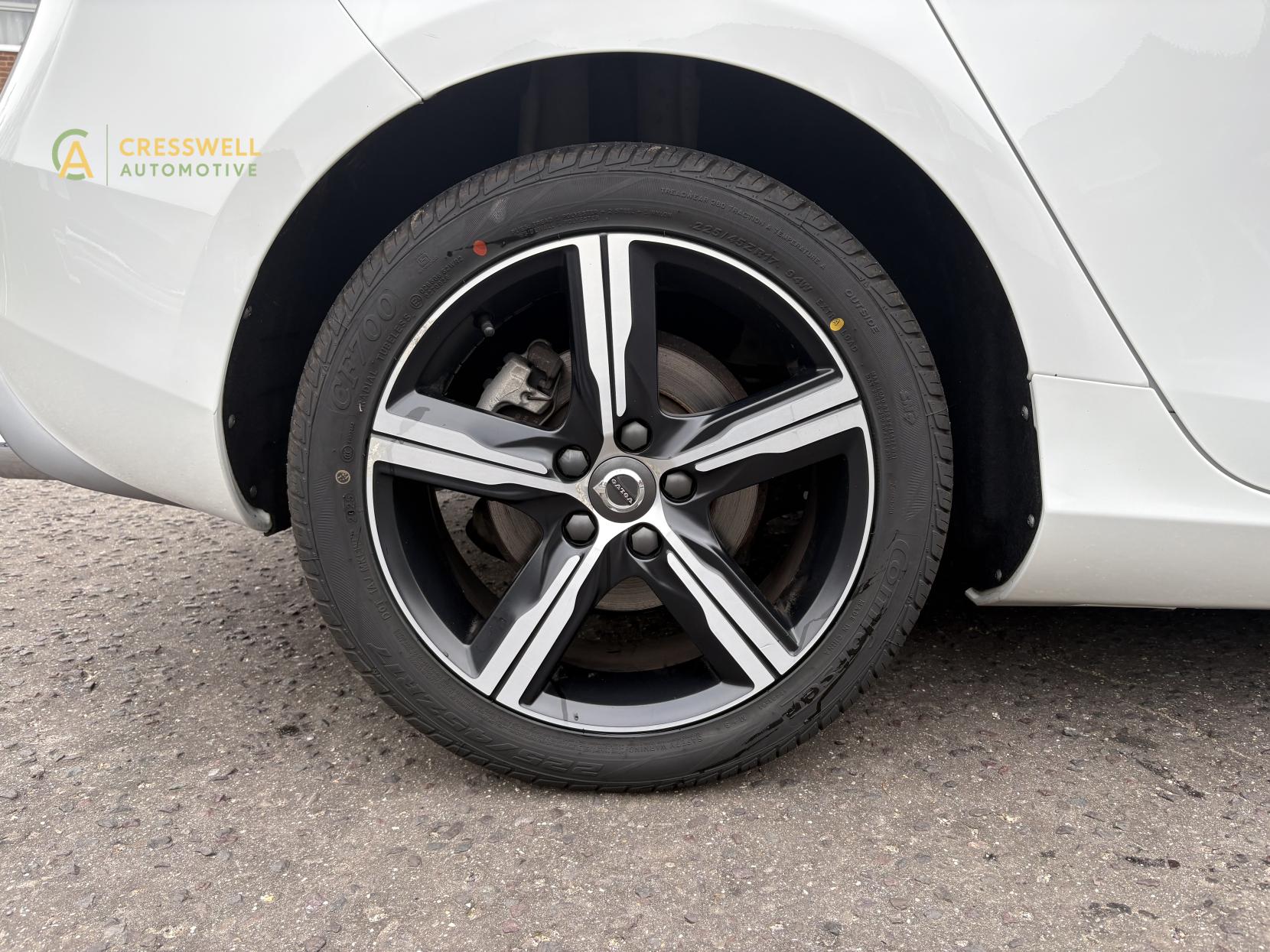 Volvo V40 2.0 D2 R-Design Nav Plus Hatchback 5dr Diesel Manual Euro 6 (s/s) (120 ps)