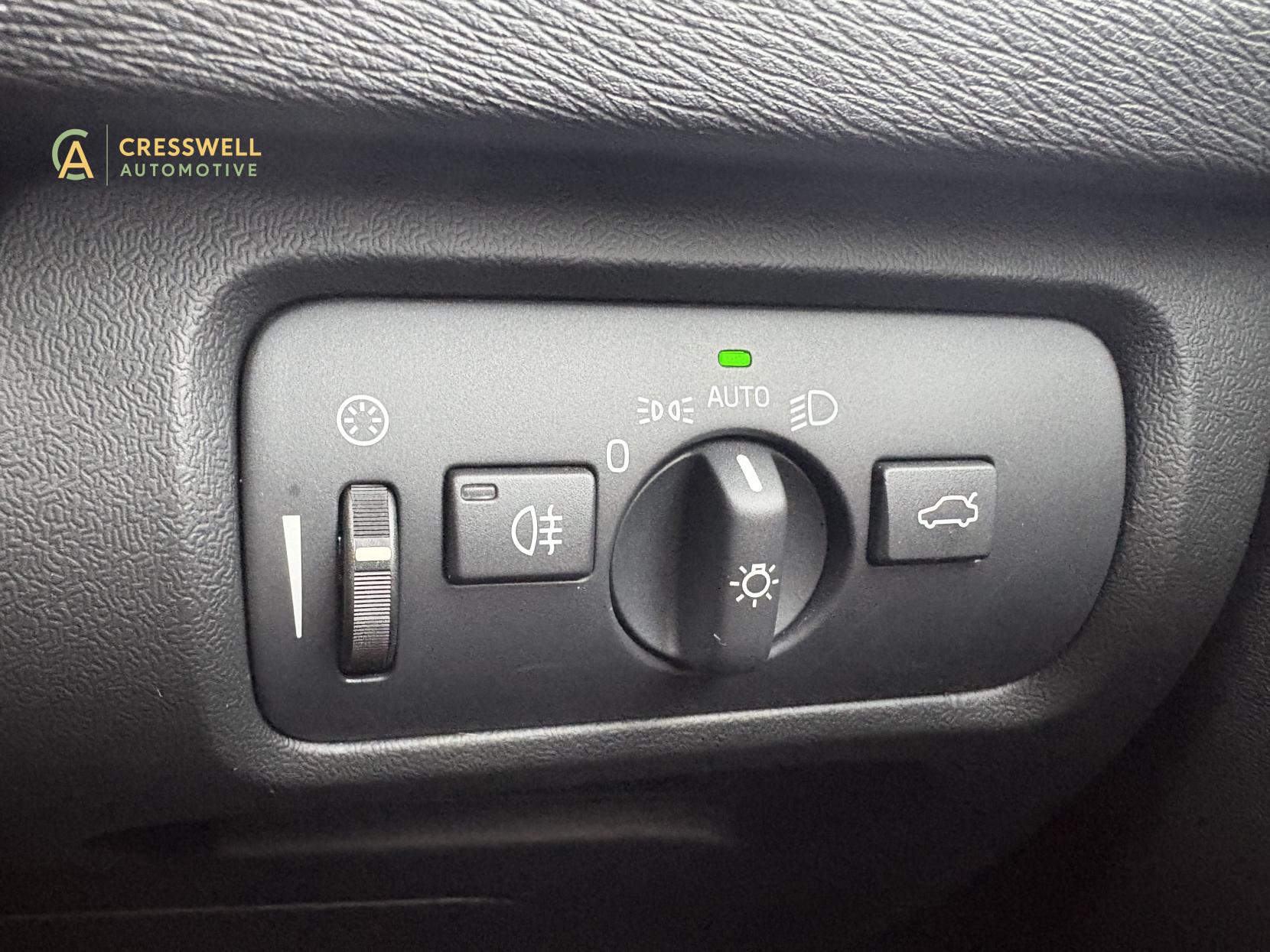 Volvo V40 2.0 D2 R-Design Nav Plus Hatchback 5dr Diesel Manual Euro 6 (s/s) (120 ps)