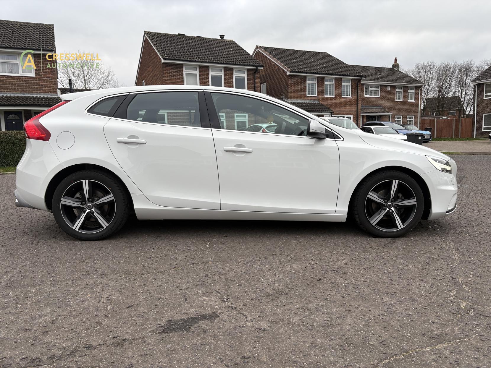 Volvo V40 2.0 D2 R-Design Nav Plus Hatchback 5dr Diesel Manual Euro 6 (s/s) (120 ps)