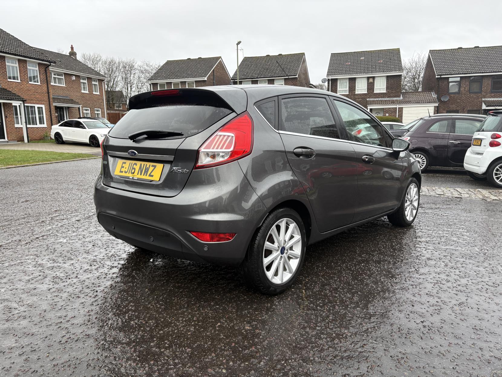 Ford Fiesta 1.0T EcoBoost Titanium Hatchback 5dr Petrol Powershift Euro 6 (100 ps)