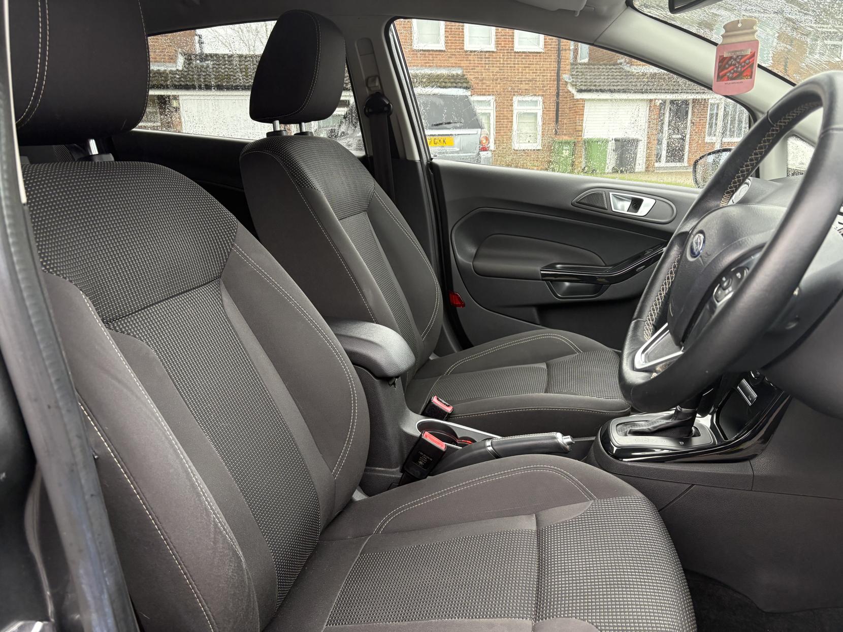 Ford Fiesta 1.0T EcoBoost Titanium Hatchback 5dr Petrol Powershift Euro 6 (100 ps)