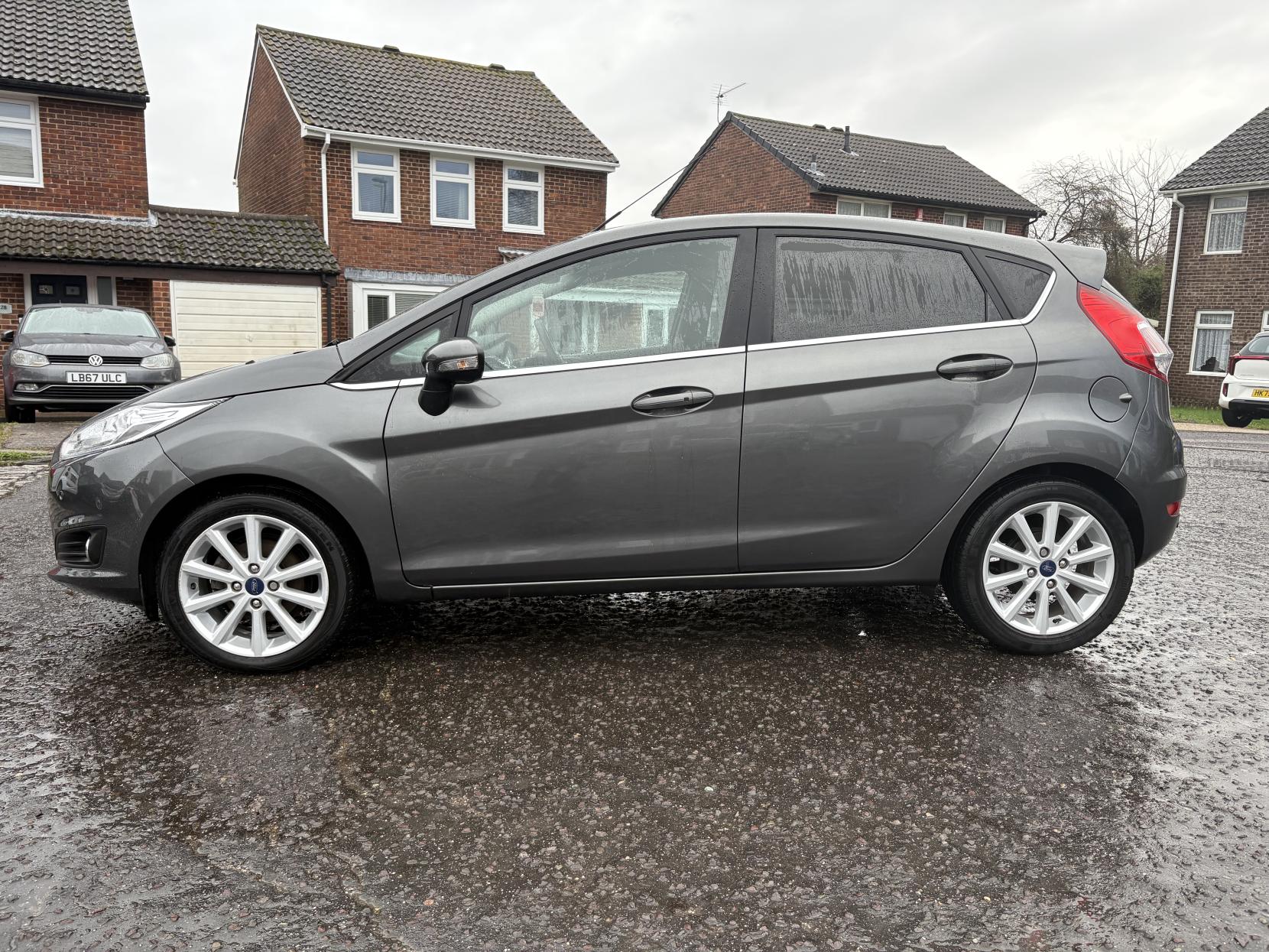 Ford Fiesta 1.0T EcoBoost Titanium Hatchback 5dr Petrol Powershift Euro 6 (100 ps)